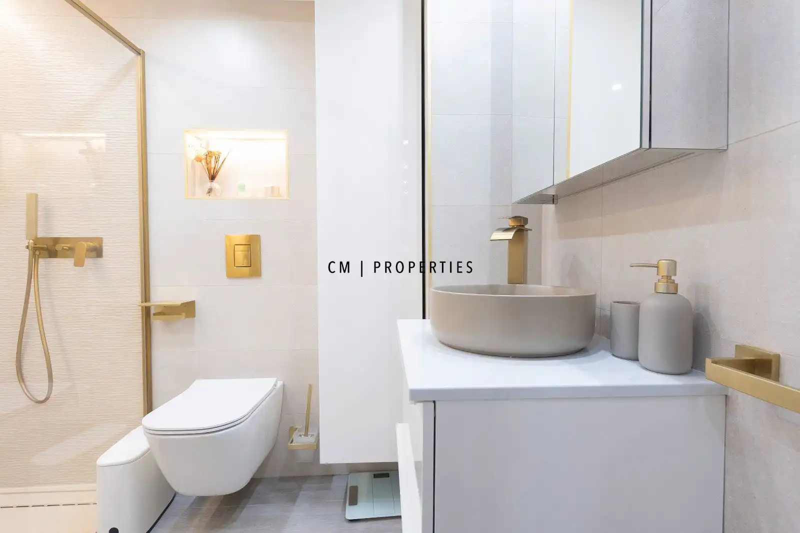 Bathroom of Flat for sale in Valencia  with Air Conditioner, Heating and Terrace