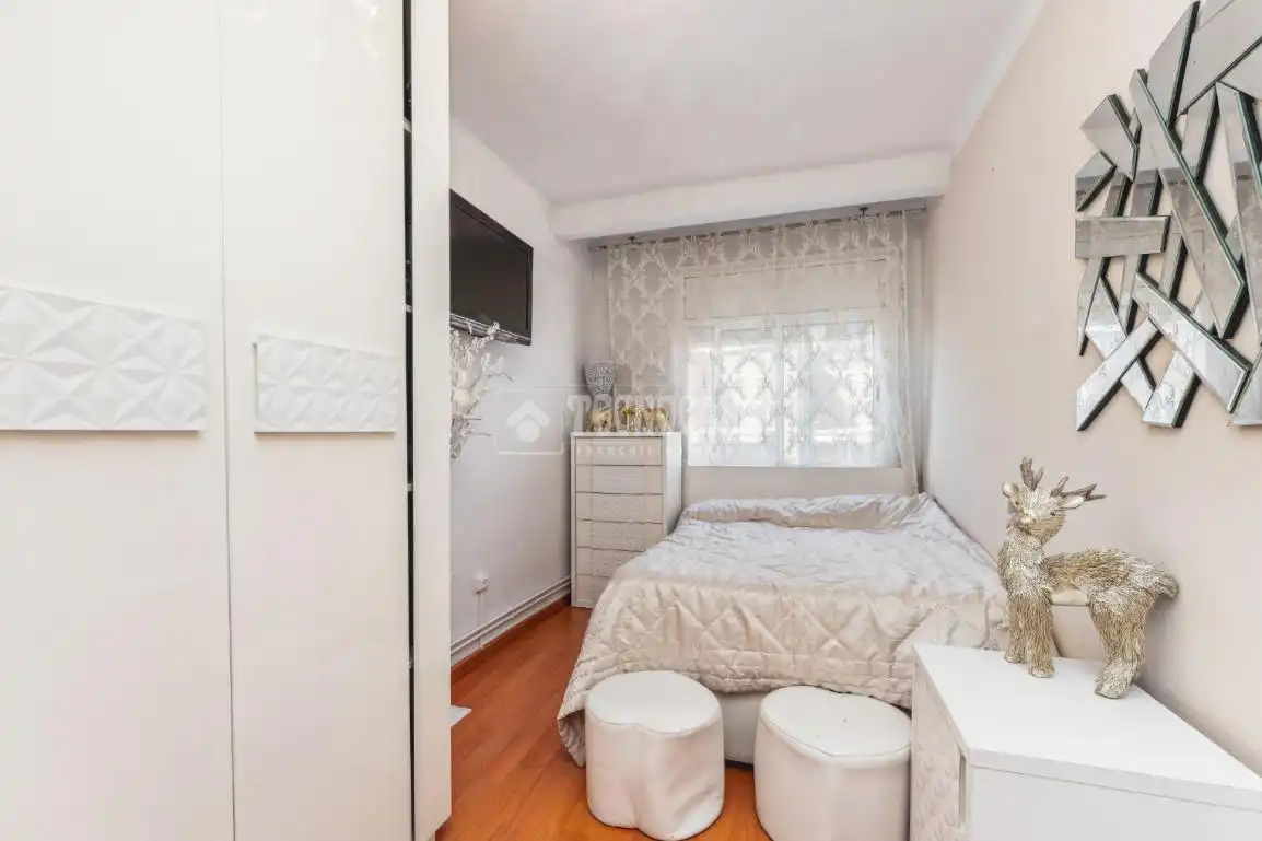 Habitación de Piso en venta en Cornellà de Llobregat con Aire acondicionado, Calefacción y Terraza