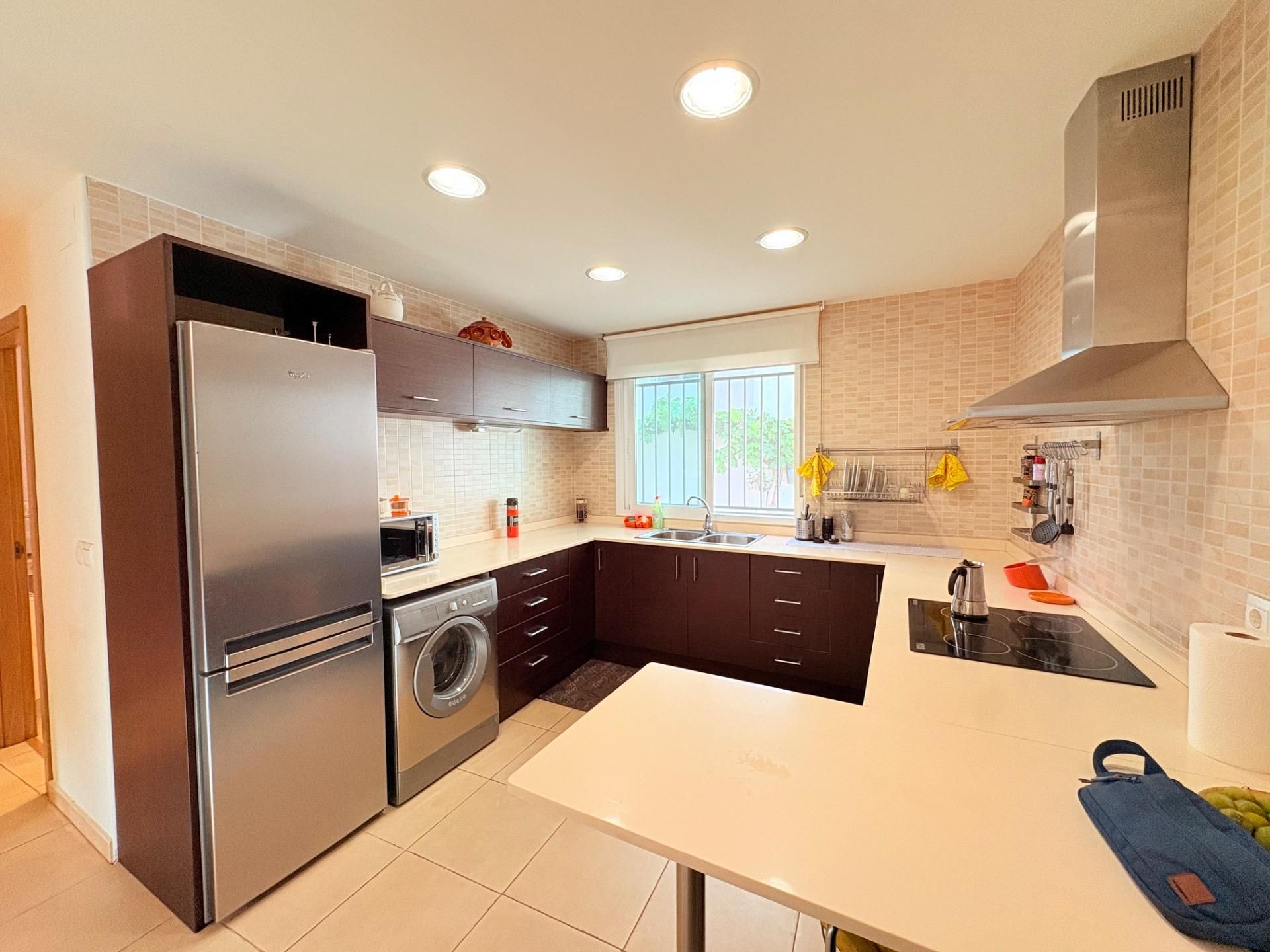 Cuina de Casa o xalet en venda en Villafranca del Bierzo amb Calefacció i Jardí privat