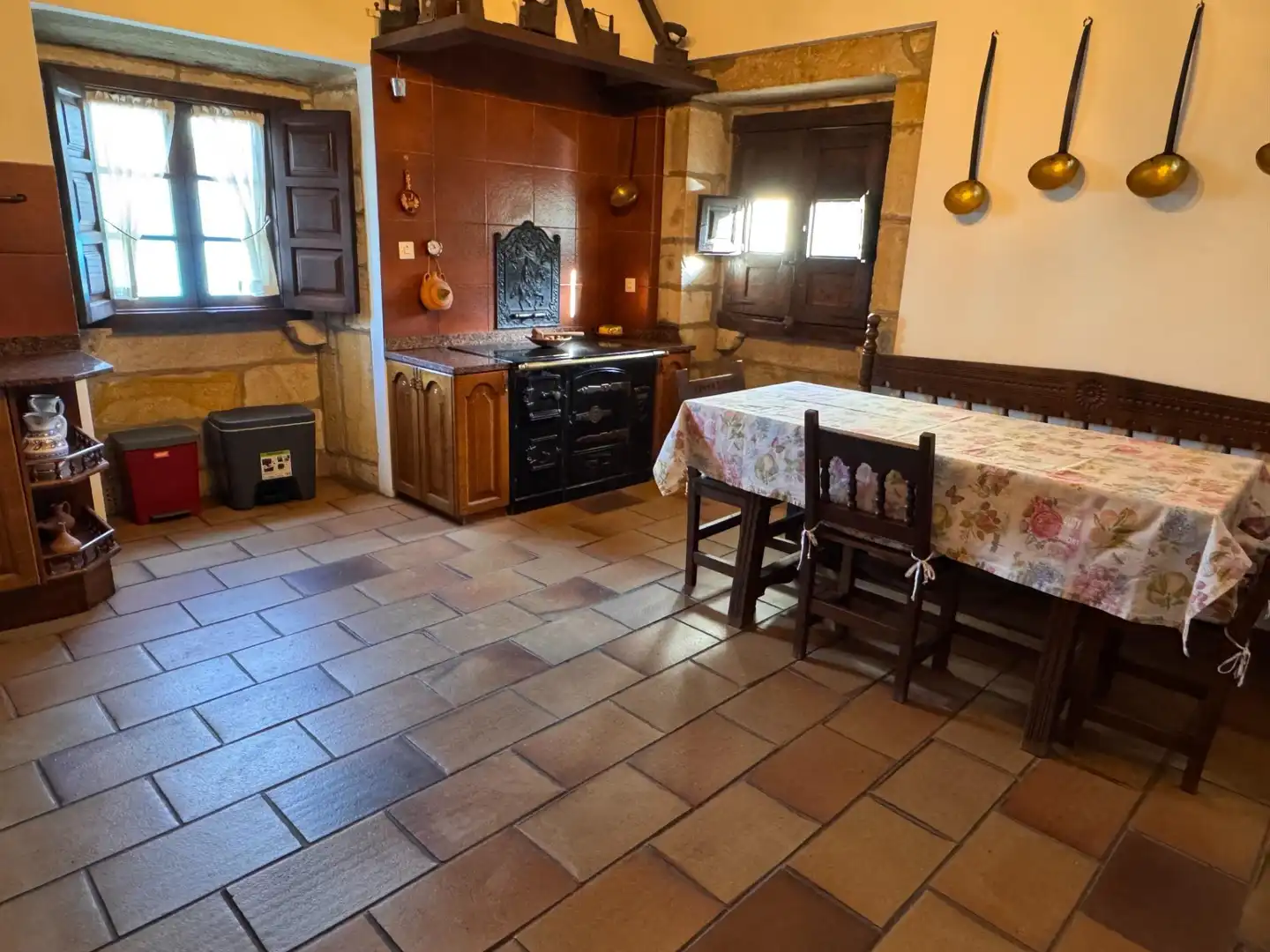 Cocina de Casa o chalet en venta en Los Corrales de Buelna  con Calefacción, Jardín privado y Terraza