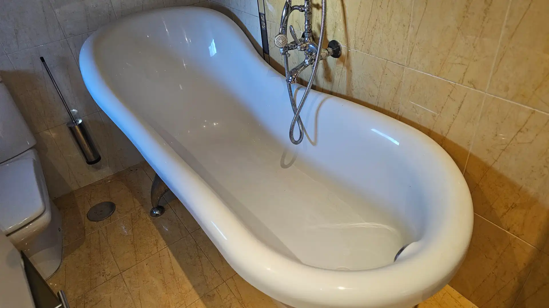 Bathroom of Flat for sale in La Algaba  with Air Conditioner, Terrace and Storage room