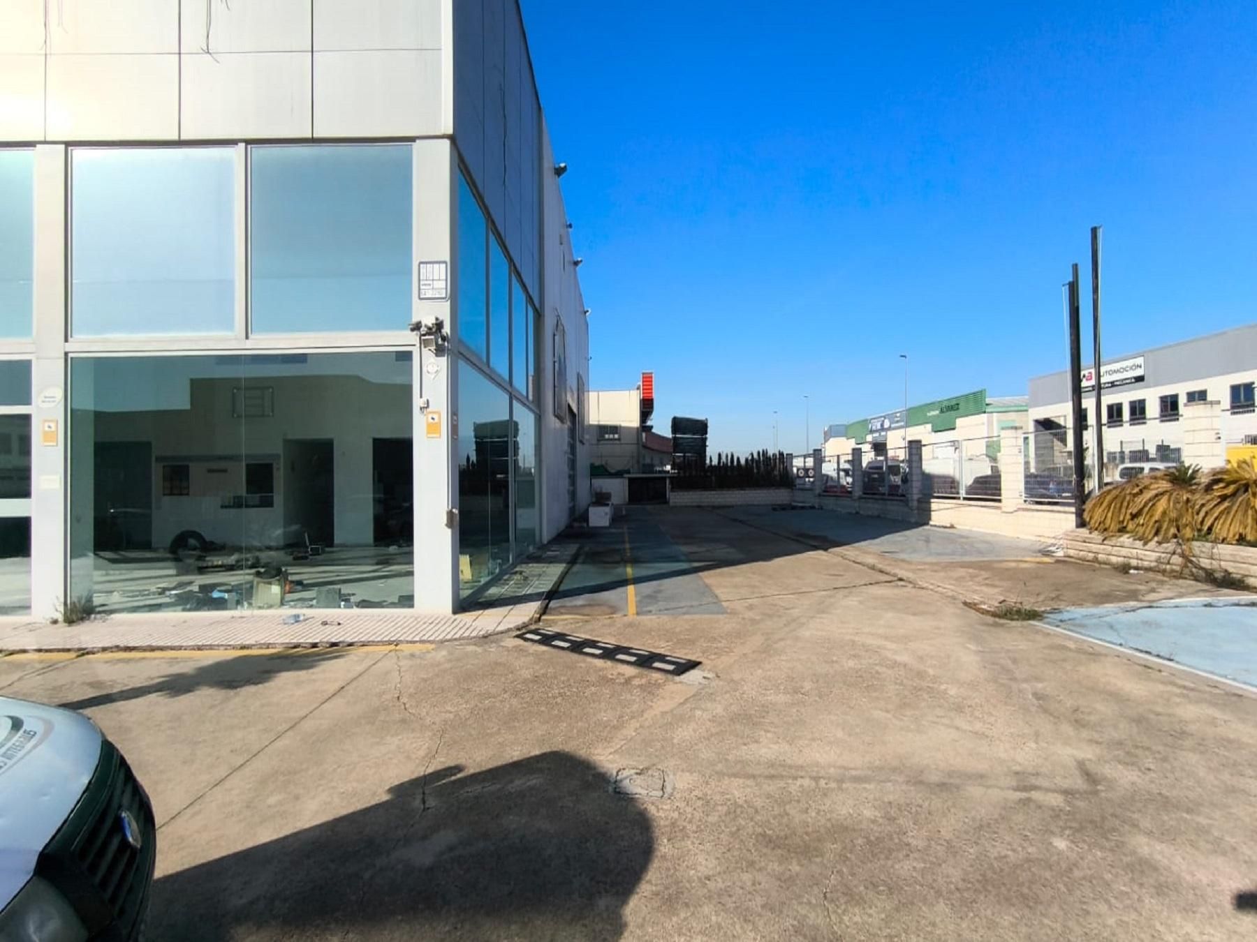 Vista exterior de Nau industrial en venda en Badajoz Capital