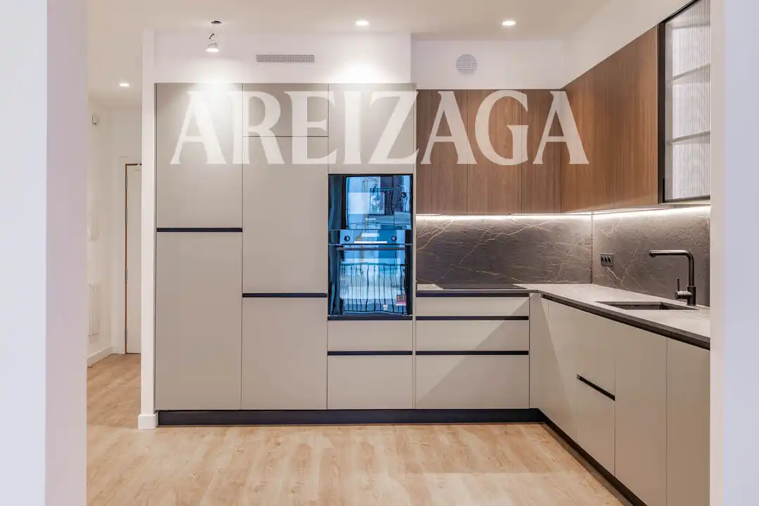 Kitchen of Flat for sale in Donostia - San Sebastián   with Heating, Terrace and Balcony
