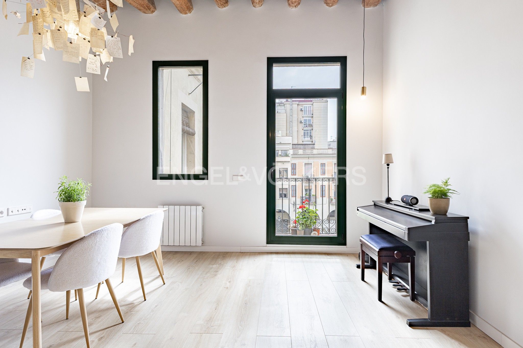 Living room of Flat for rent in  Barcelona Capital  with Air Conditioner, Heating and Parquet flooring