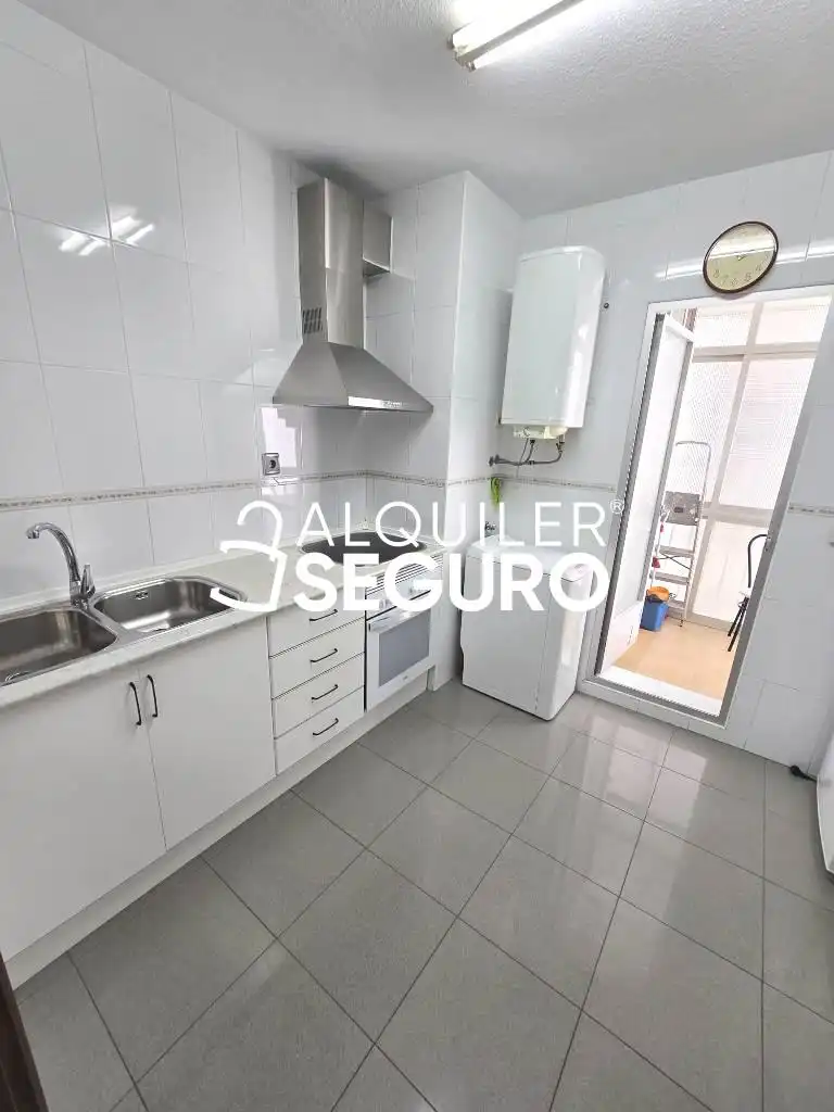 Cocina de Piso de alquiler en Alcalá de Henares con Aire acondicionado, Calefacción y Terraza