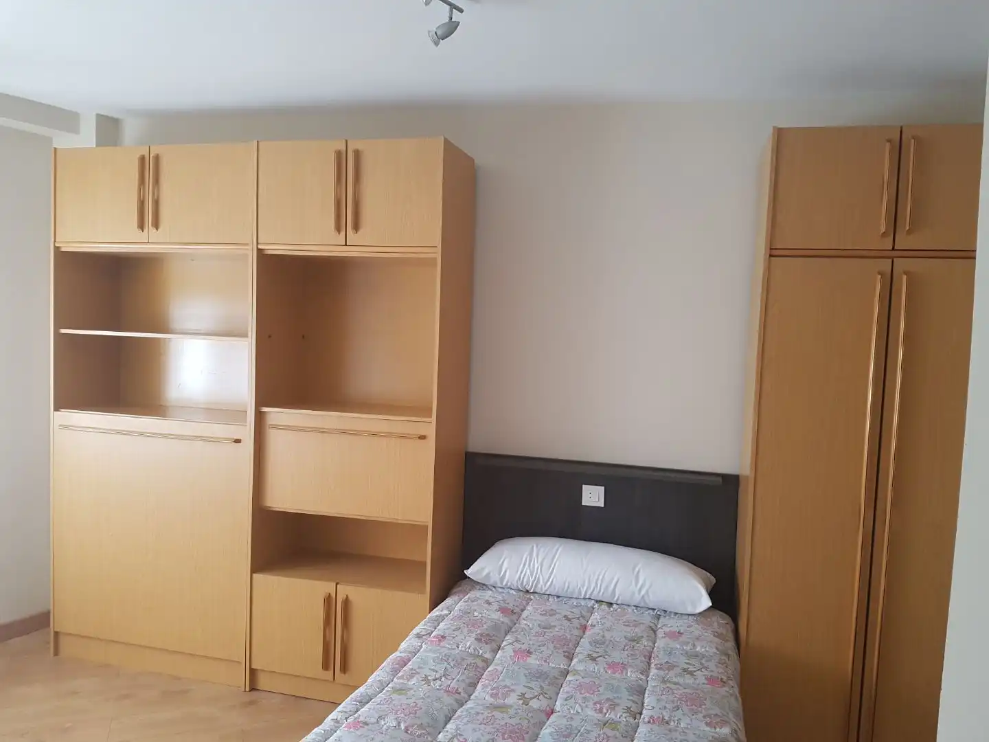 Schlafzimmer von Wohnung zur Miete in León Capital  mit Heizung, Parkett und Terrasse