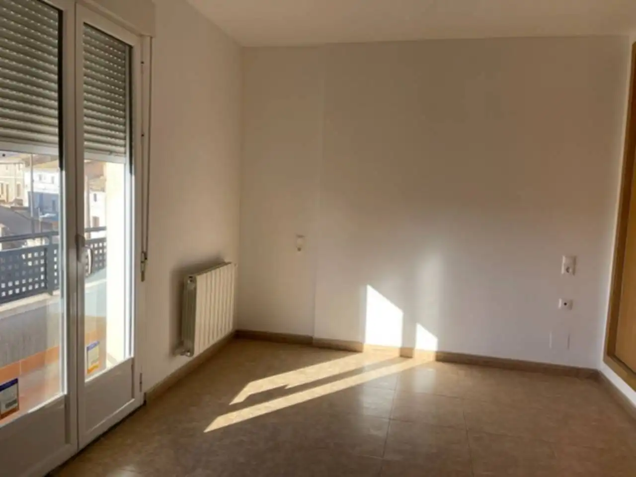 Habitación de Casa adosada en venta en Hellín con Calefacción