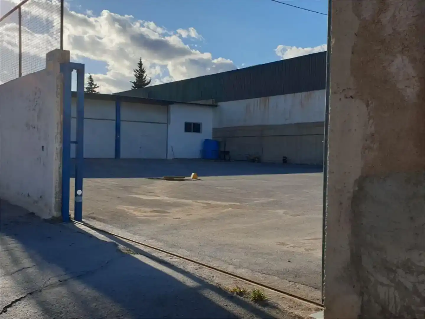 Außenansicht von Fabrikhallen zur Miete in Cartagena