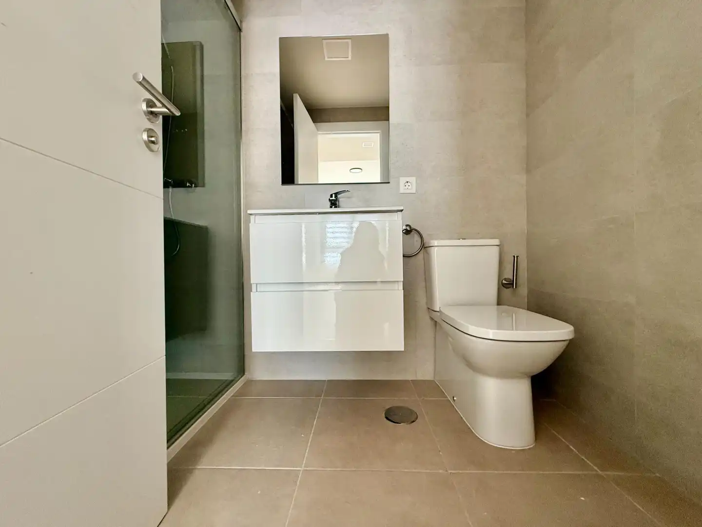 Badezimmer von Wohnung zur Miete in Sevilla mit Klimaanlage, Heizung und Privatgarten