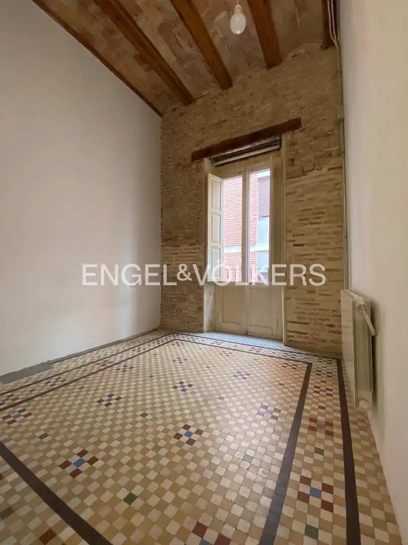 Flat for rent in Valencia  with Air Conditioner and Heating