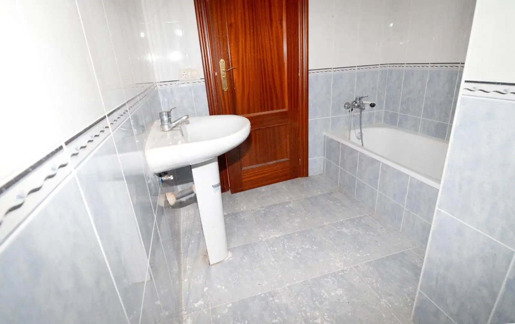 Bathroom of Flat for sale in Villarmayor