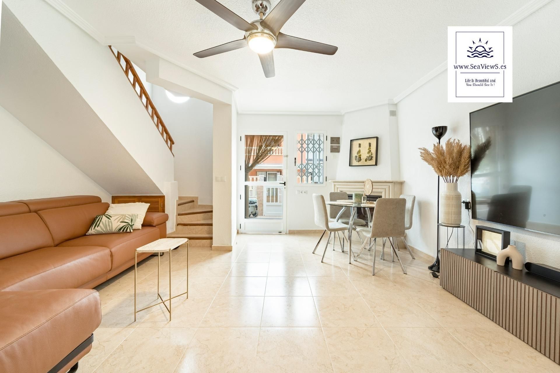 Sala de estar de Casa adosada en venta en Torrevieja con Aire acondicionado, Calefacción y Terraza