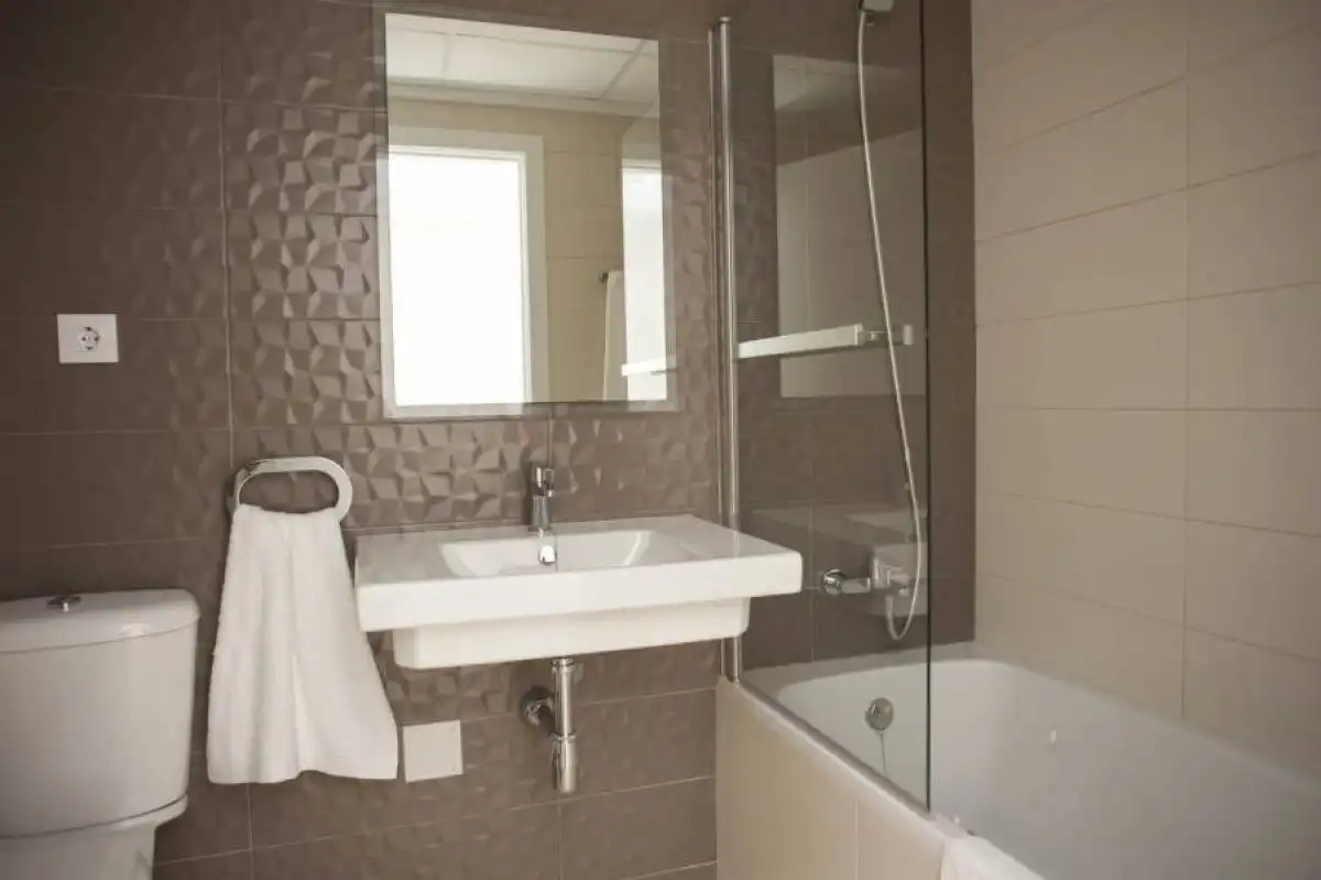 Baño de Piso en venta en Elche / Elx con Aire acondicionado, Jardín privado y Parquet