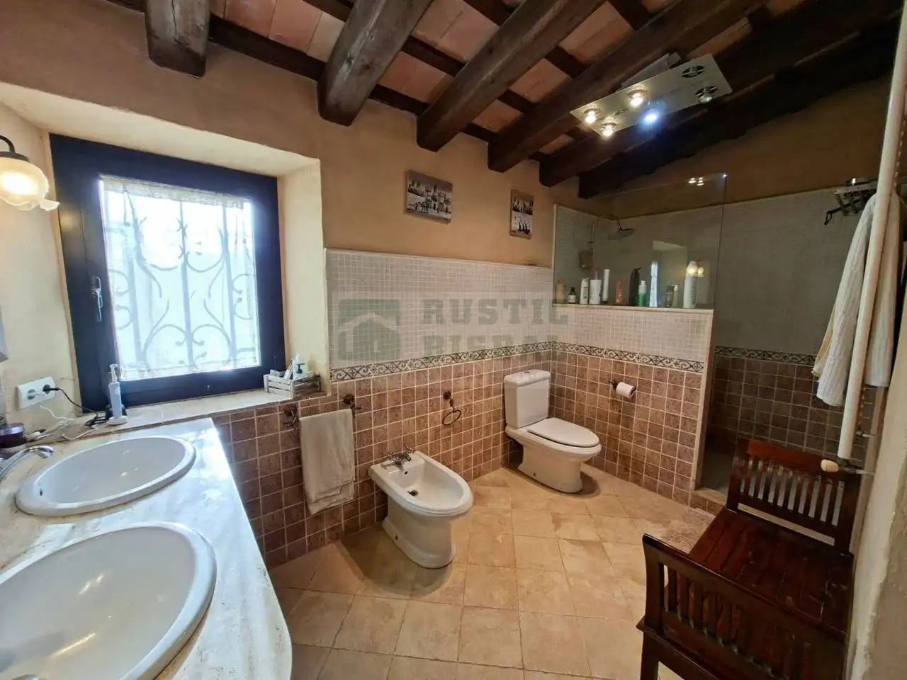 Baño de Finca rústica en venta en Corçà con Aire acondicionado, Calefacción y Terraza