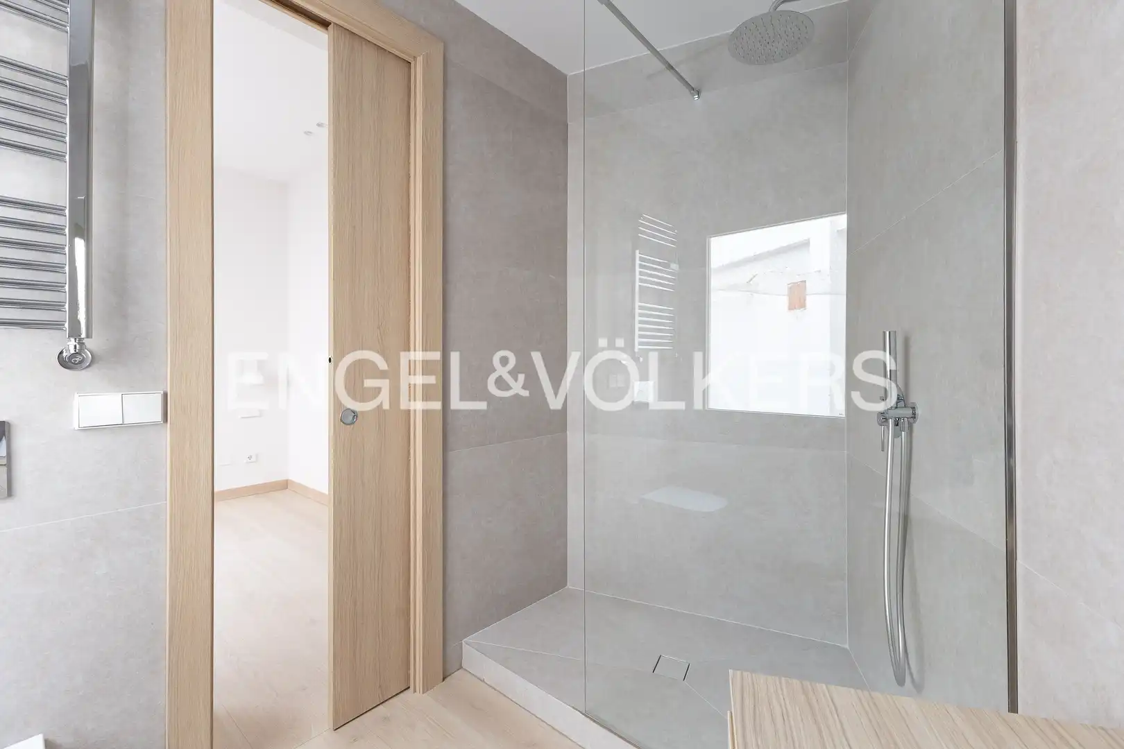 Bathroom of Flat for sale in Madrid  with Air Conditioner, Heating and Terrace