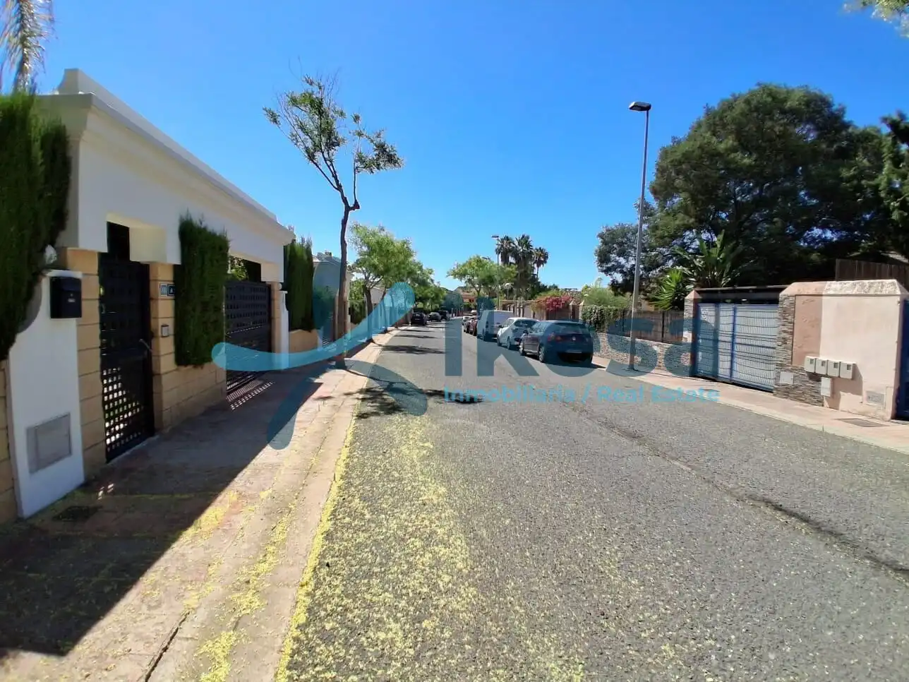 Vista exterior de Casa adosada en venda en El Portil amb Piscina comunitària