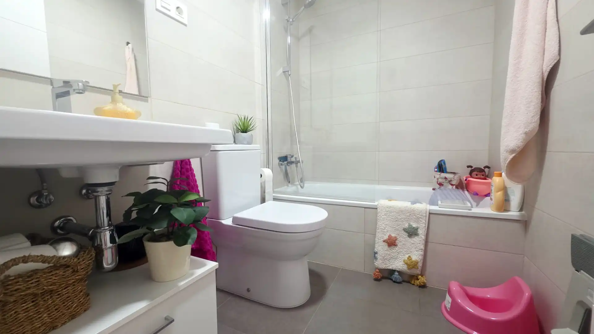 Bathroom of Flat for sale in Málaga  with Air Conditioner, Heating and Parquet flooring