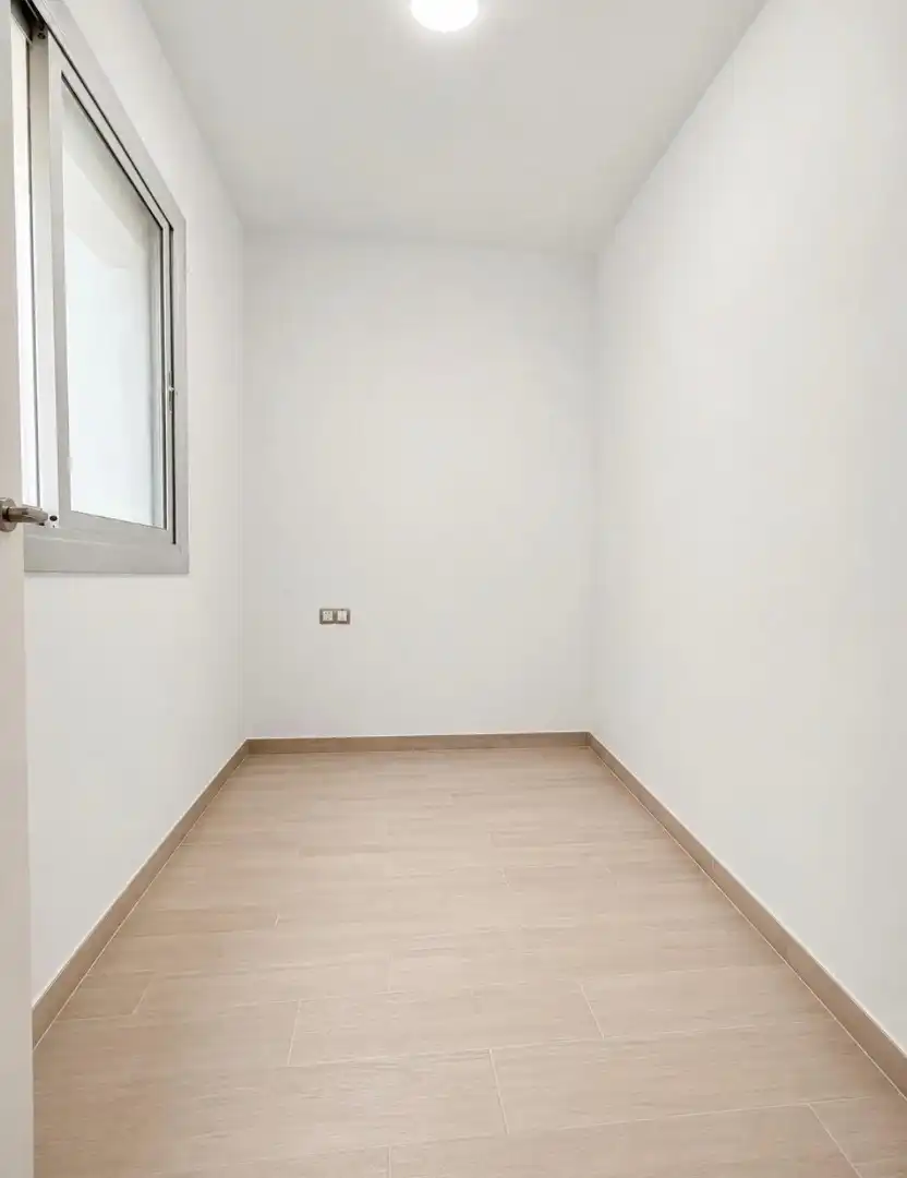 Habitación de Piso en venta en Badalona con Horno