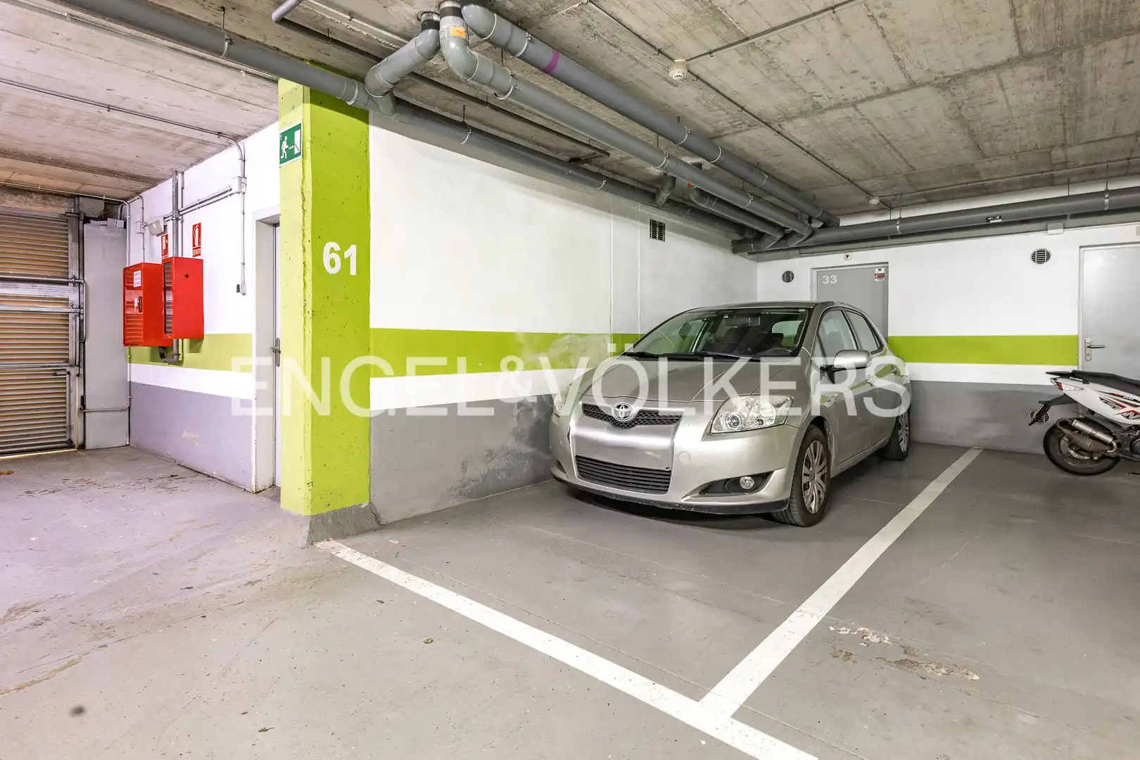 Parking de Piso en venta en Sant Cugat del Vallès con Aire acondicionado, Calefacción y Jardín privado