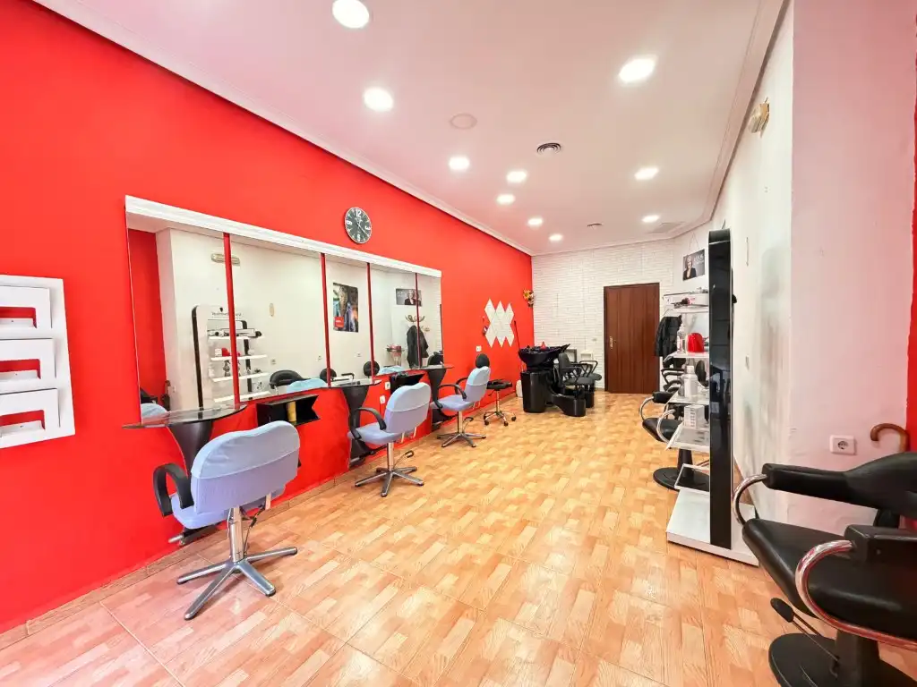 Business premises for sale in Calle Infanta Doña Maria