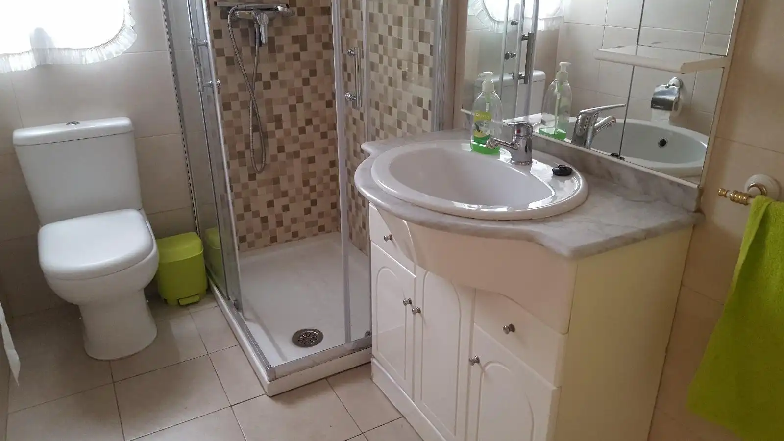Badezimmer von Wohnung zur Miete in Granada mit Möbliert