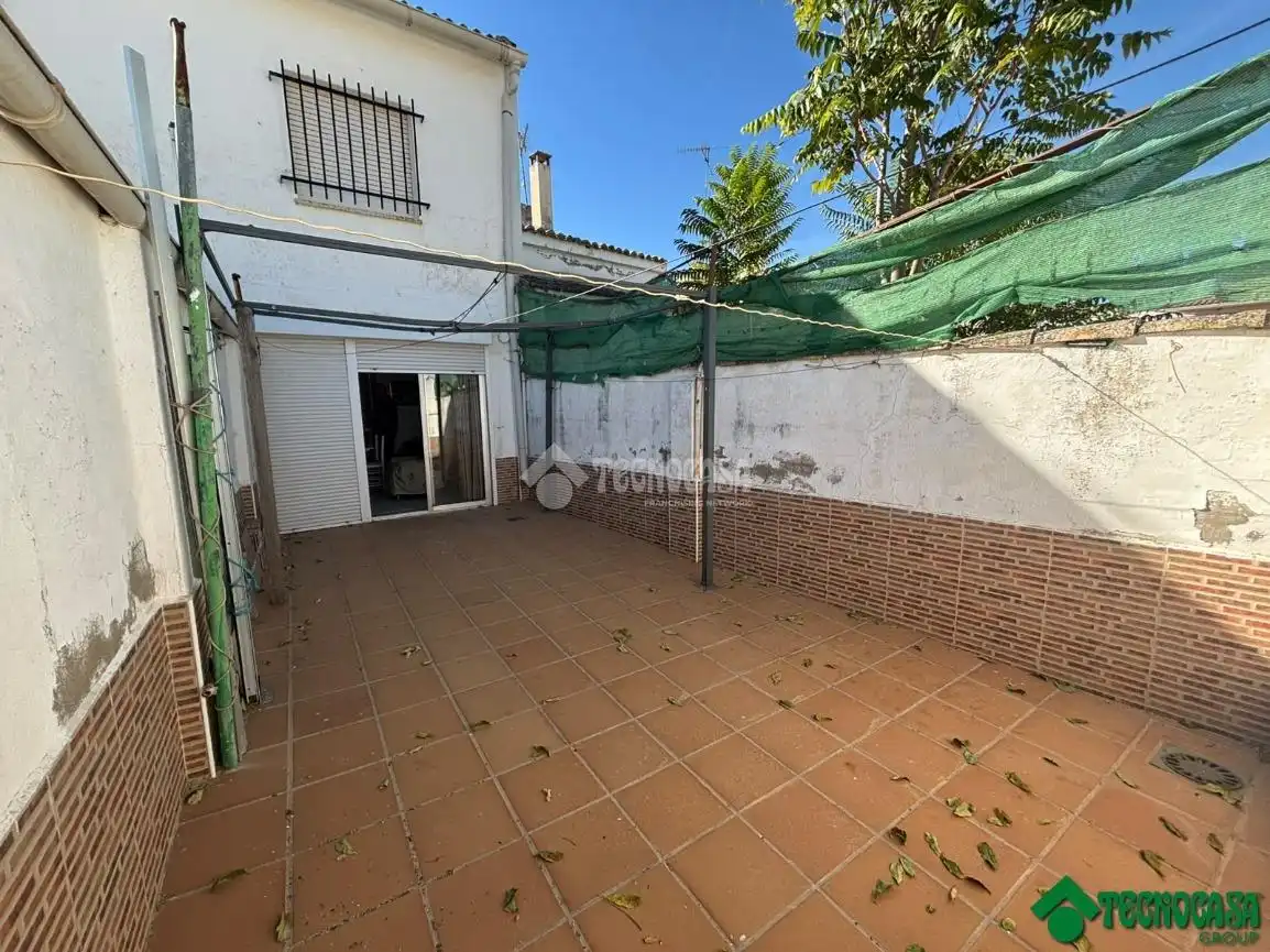 Vista exterior de Casa adosada en venta en Alcázar del Rey, Cuenca