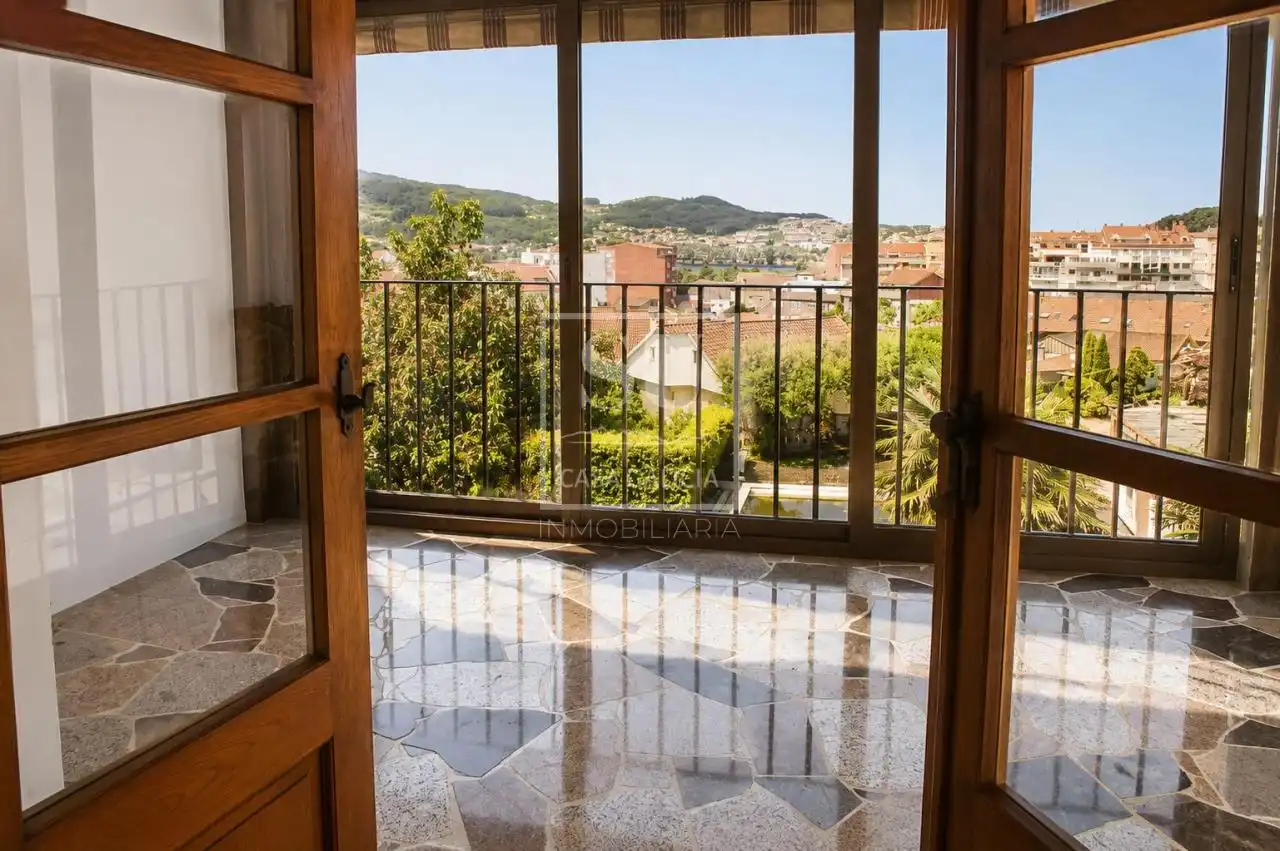 Terrassa de Casa o xalet en venda en Nigrán amb Calefacció, Jardí privat i Terrassa