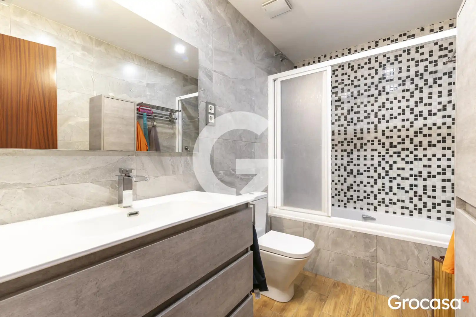 Badezimmer von Wohnung zum Verkauf in Cornellà de Llobregat mit Klimaanlage, Heizung und Terrasse