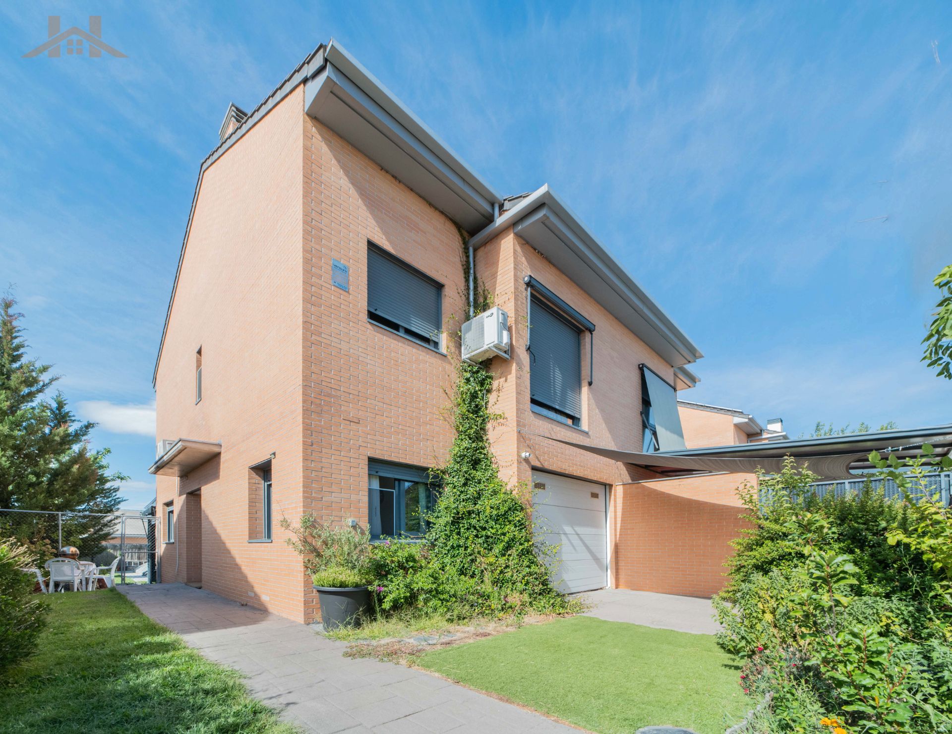 Exterior view of Single-family semi-detached for sale in Arroyomolinos (Madrid)  with Air Conditioner, Heating and Private garden