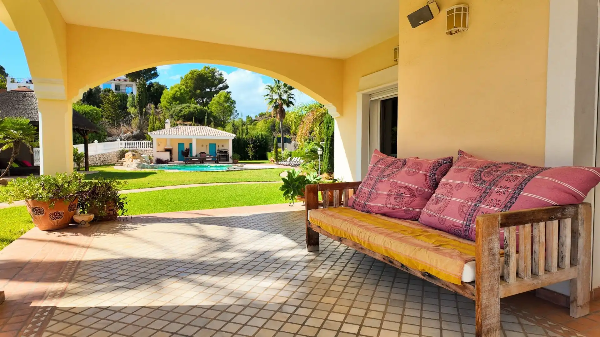 Terrassa de Finca rústica en venda en Mijas amb Aire condicionat, Traster i Piscina