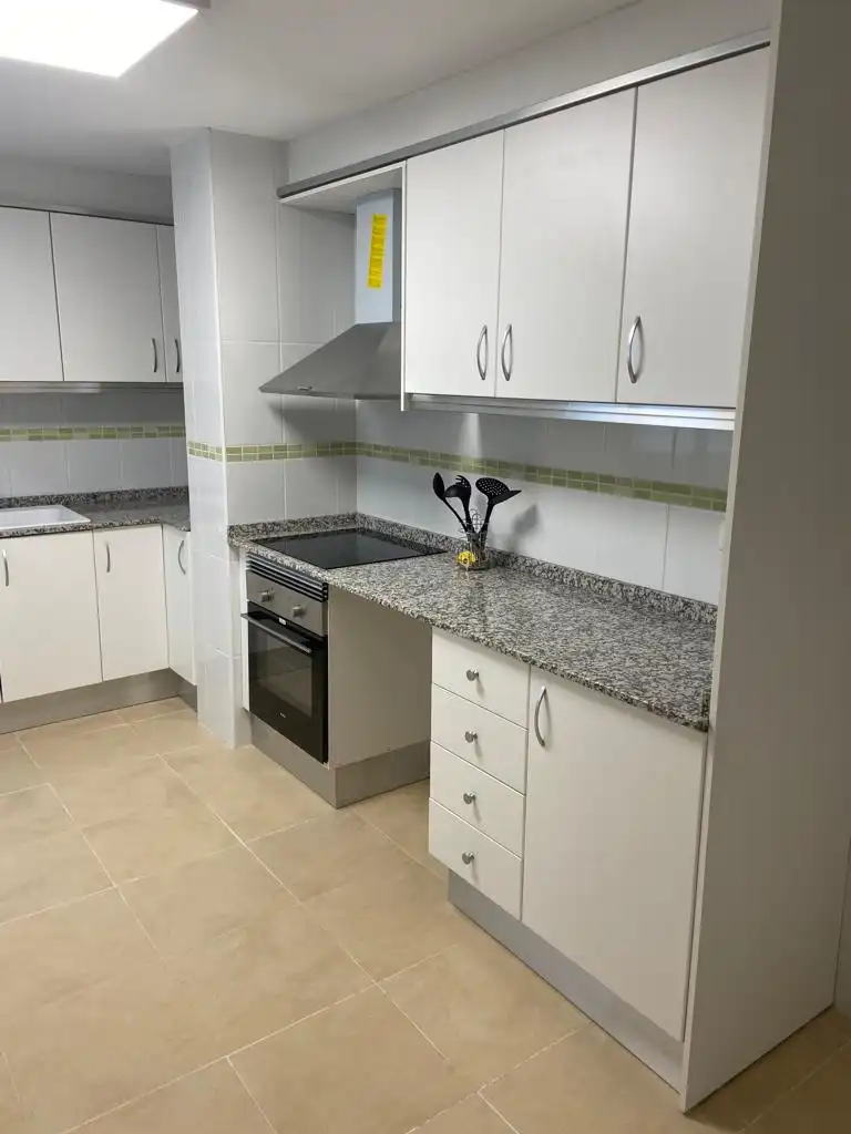 Cuina de Apartament de lloguer en Benaguasil amb Traster