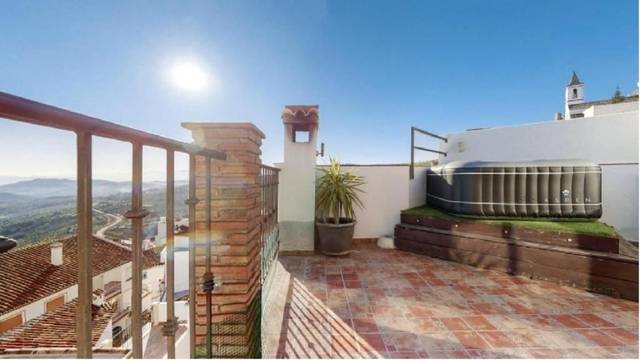 Edificio en Venta en  Calle Bajada Meson, 10 en Casarabonela