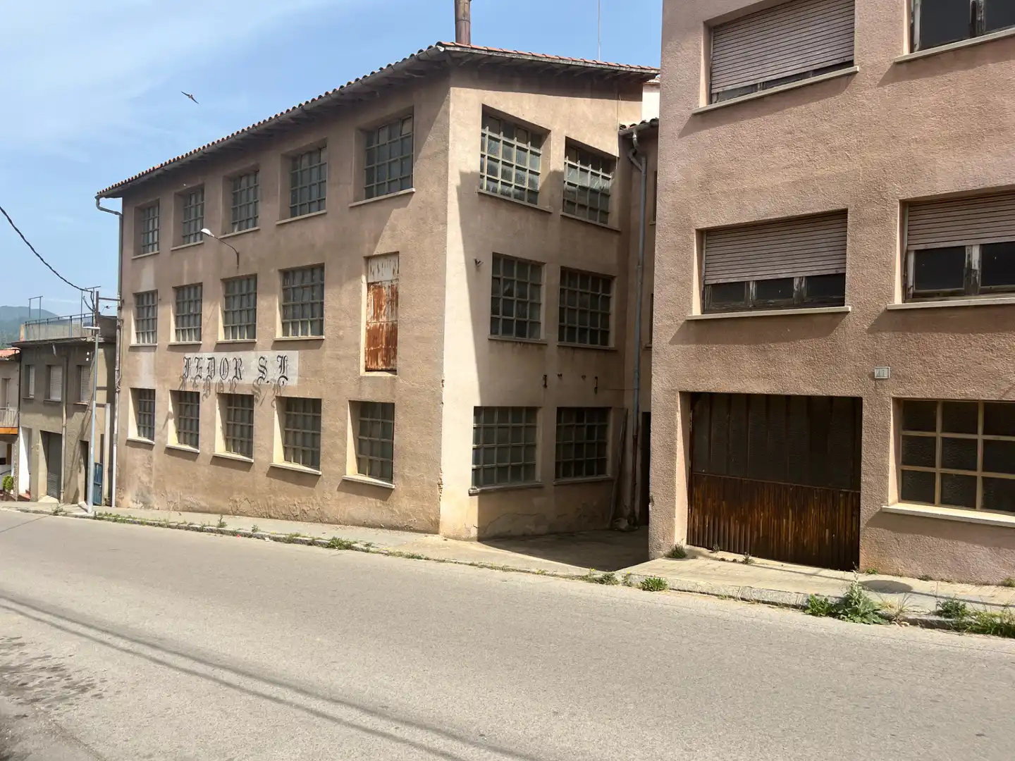 Industrial building with lift for sale in Carrer Joan Serras, imagen 2