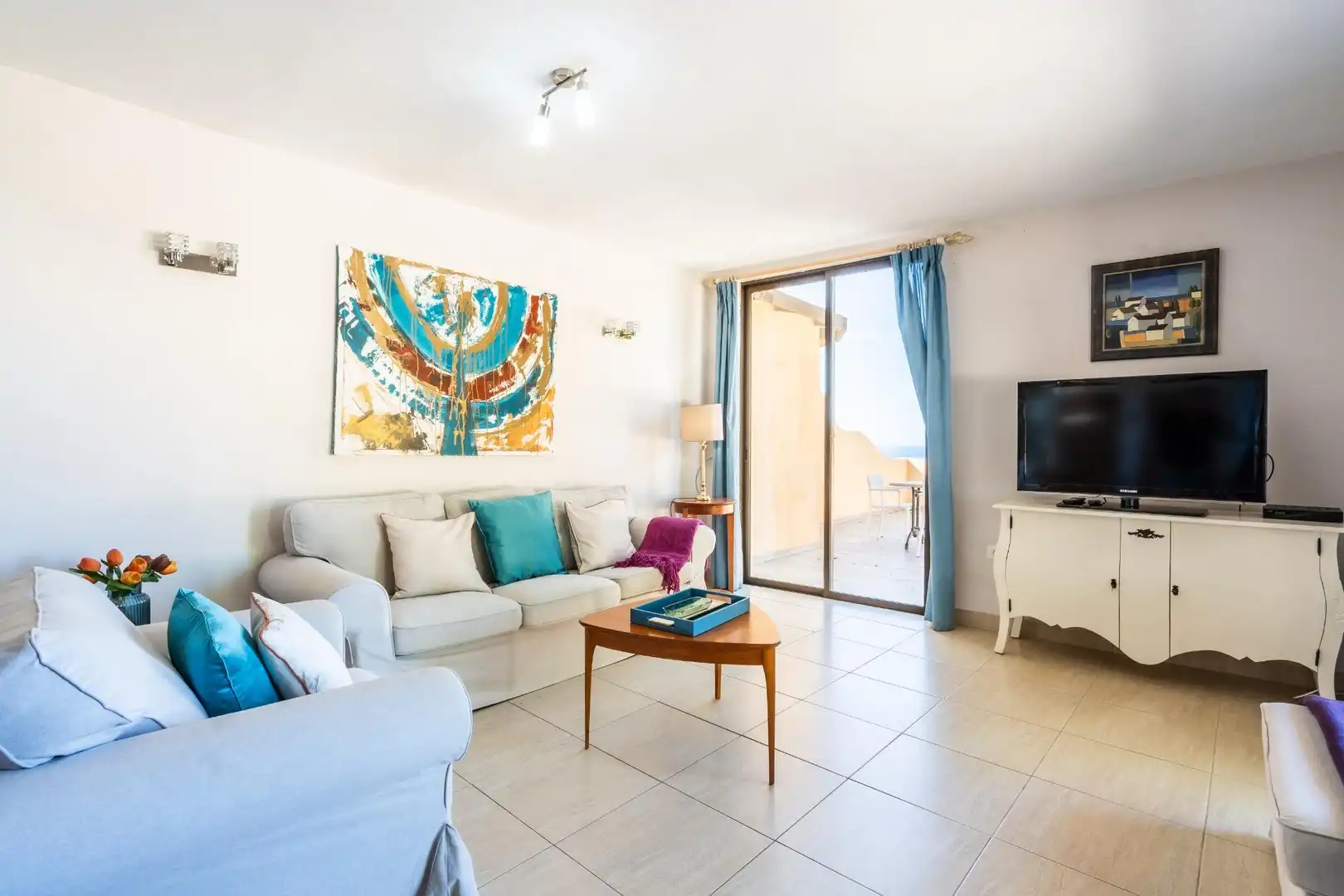 Sala d'estar de Casa o xalet en venda en Guía de Isora amb Aire condicionat, Jardí privat i Terrassa