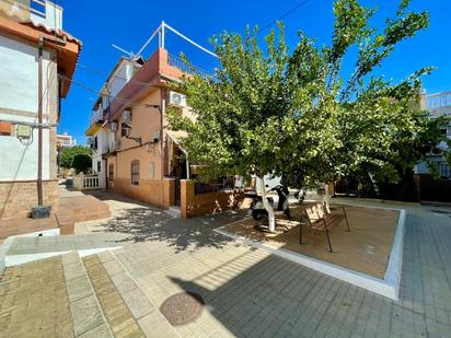 Vista exterior de Casa adosada en venda en Santiponce amb Aire condicionat i Terrassa