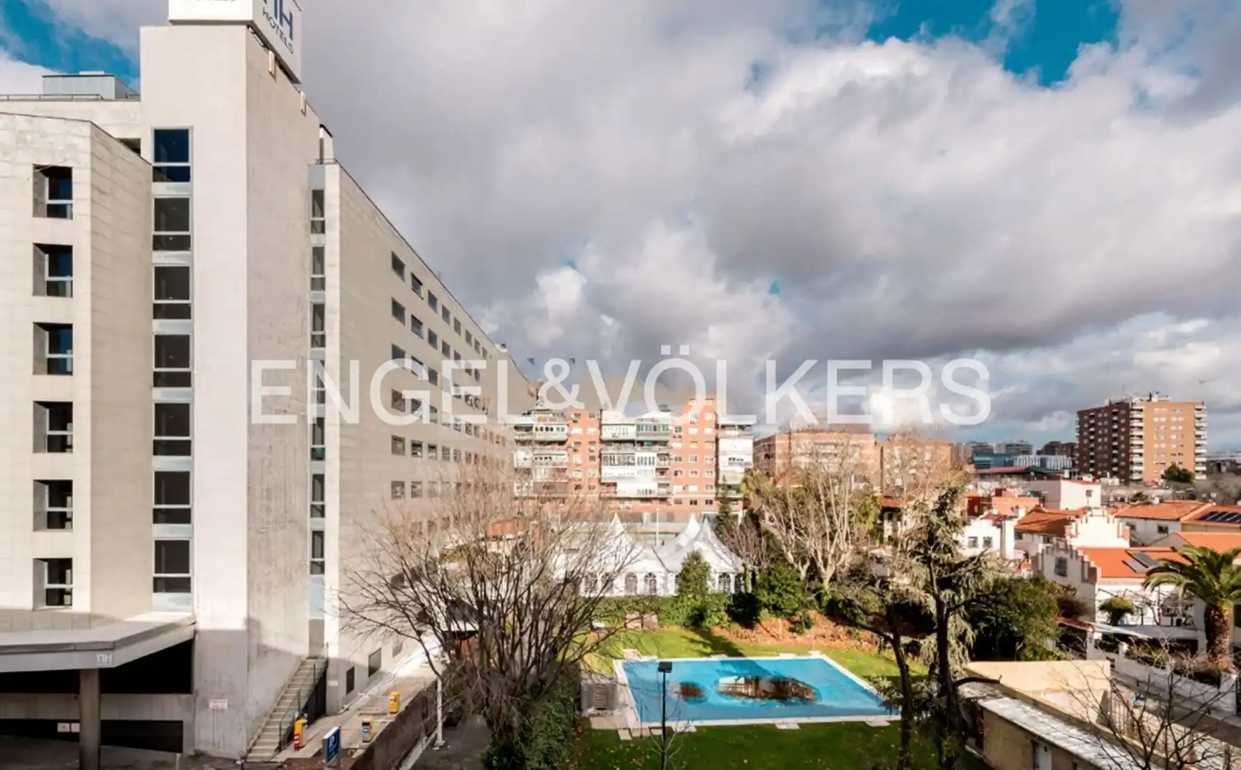 Exterior view of Flat for rent in  Madrid Capital  with Air Conditioner, Heating and Terrace