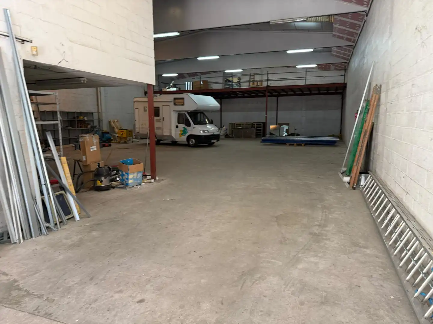 Fabrikhallen zur Miete in  Logroño