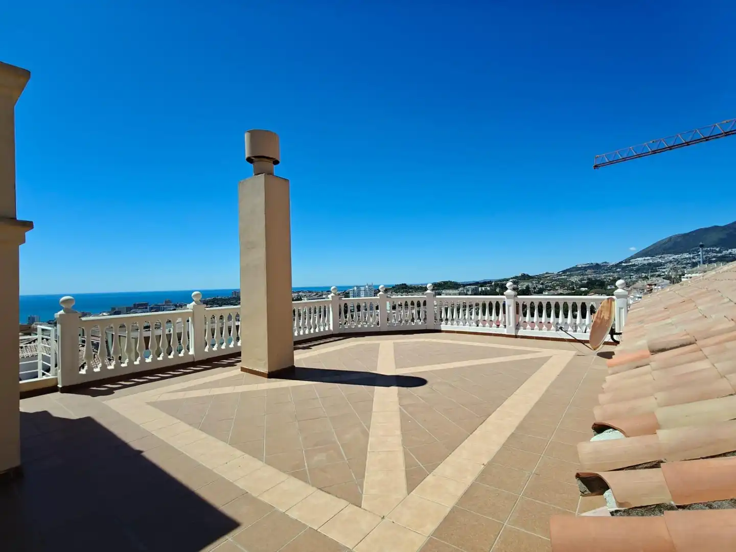 Terraza de Ático de alquiler en Benalmádena con Aire acondicionado, Jardín privado y Amueblado
