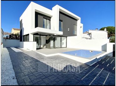 Villa con piscina in vendita a REQUESENS