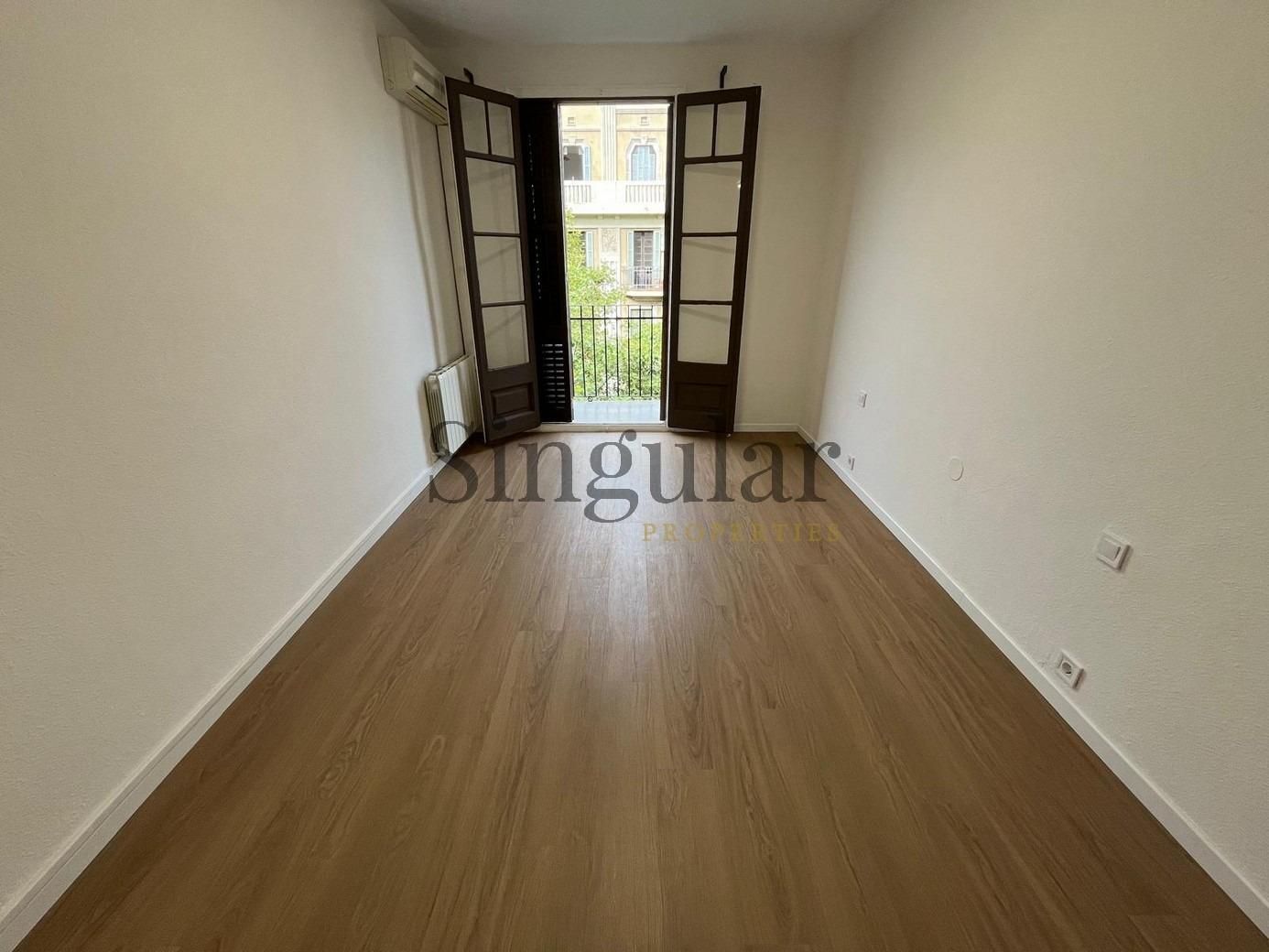 Bedroom of Flat for sale in  Barcelona Capital  with Air Conditioner, Heating and Private garden