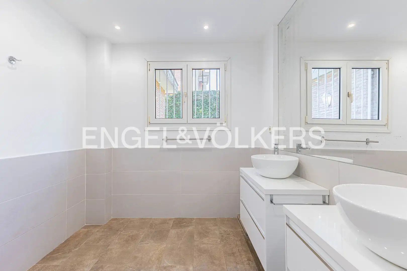Baño de Casa o chalet de alquiler en Barcelona con Aire acondicionado, Calefacción y Jardín privado