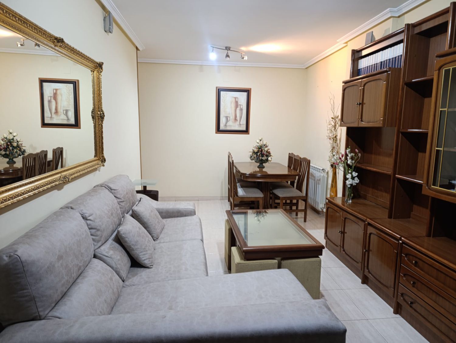 Living room of Flat to rent in Valdepeñas  with Air Conditioner, Heating and Balcony