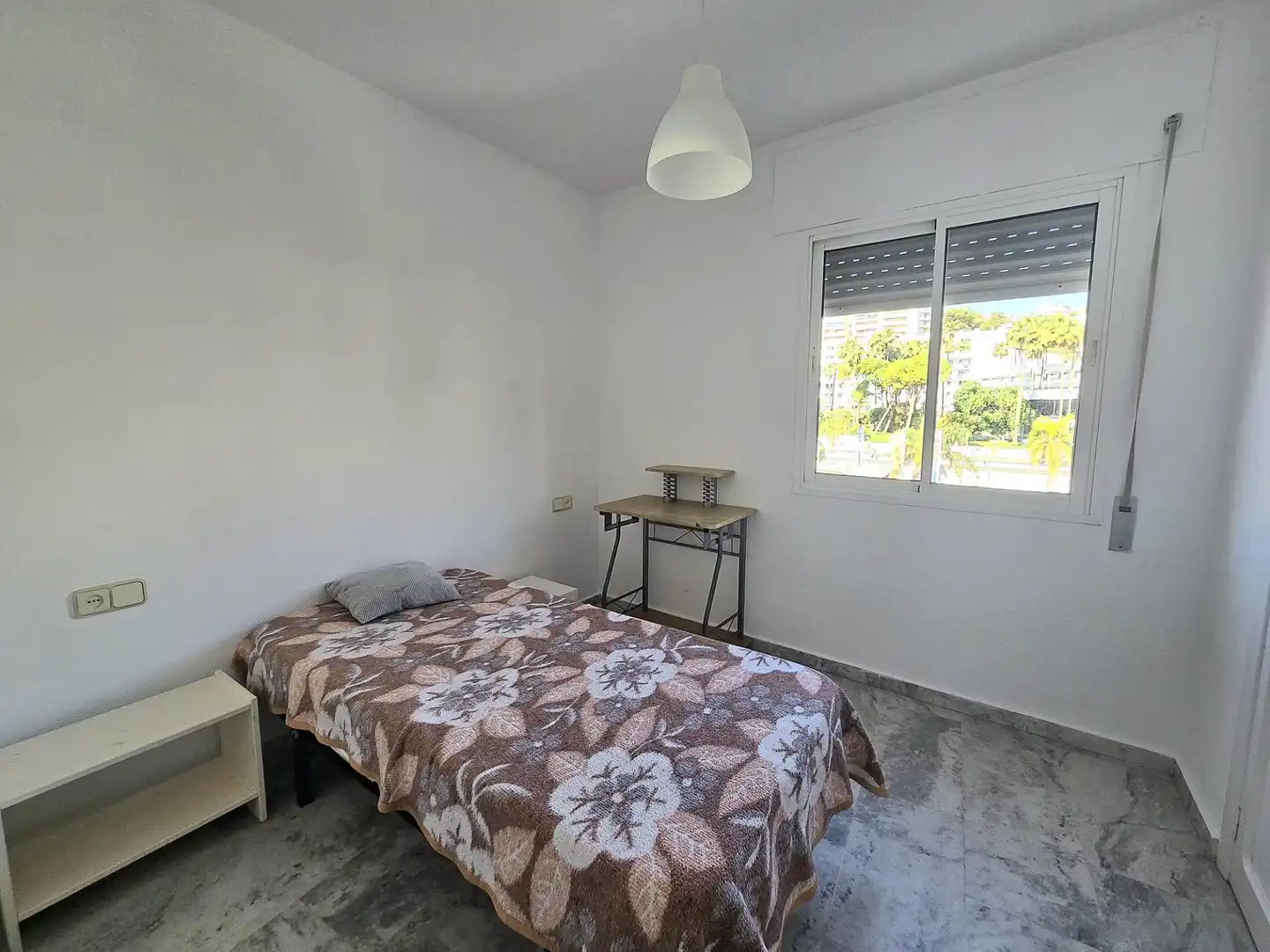Dormitori de Pis en venda en Torremolinos amb Terrassa, Moblat i Piscina comunitària