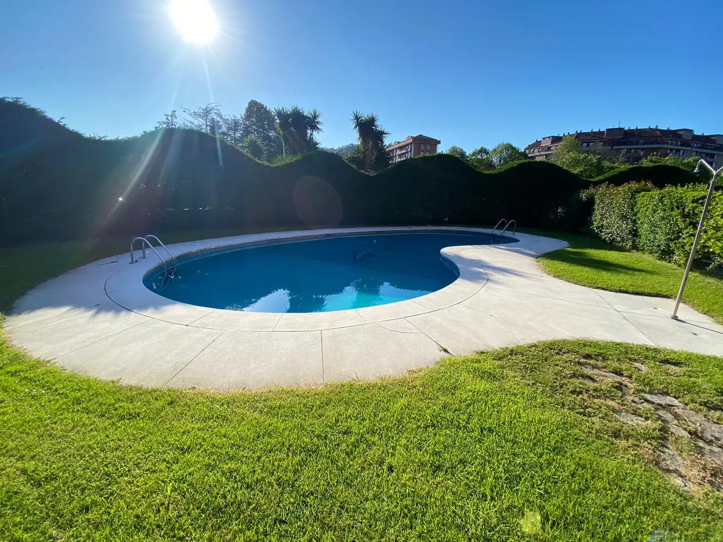 Piscina de Piso en venta en Castro-Urdiales con Calefacción, Jardín privado y Parquet