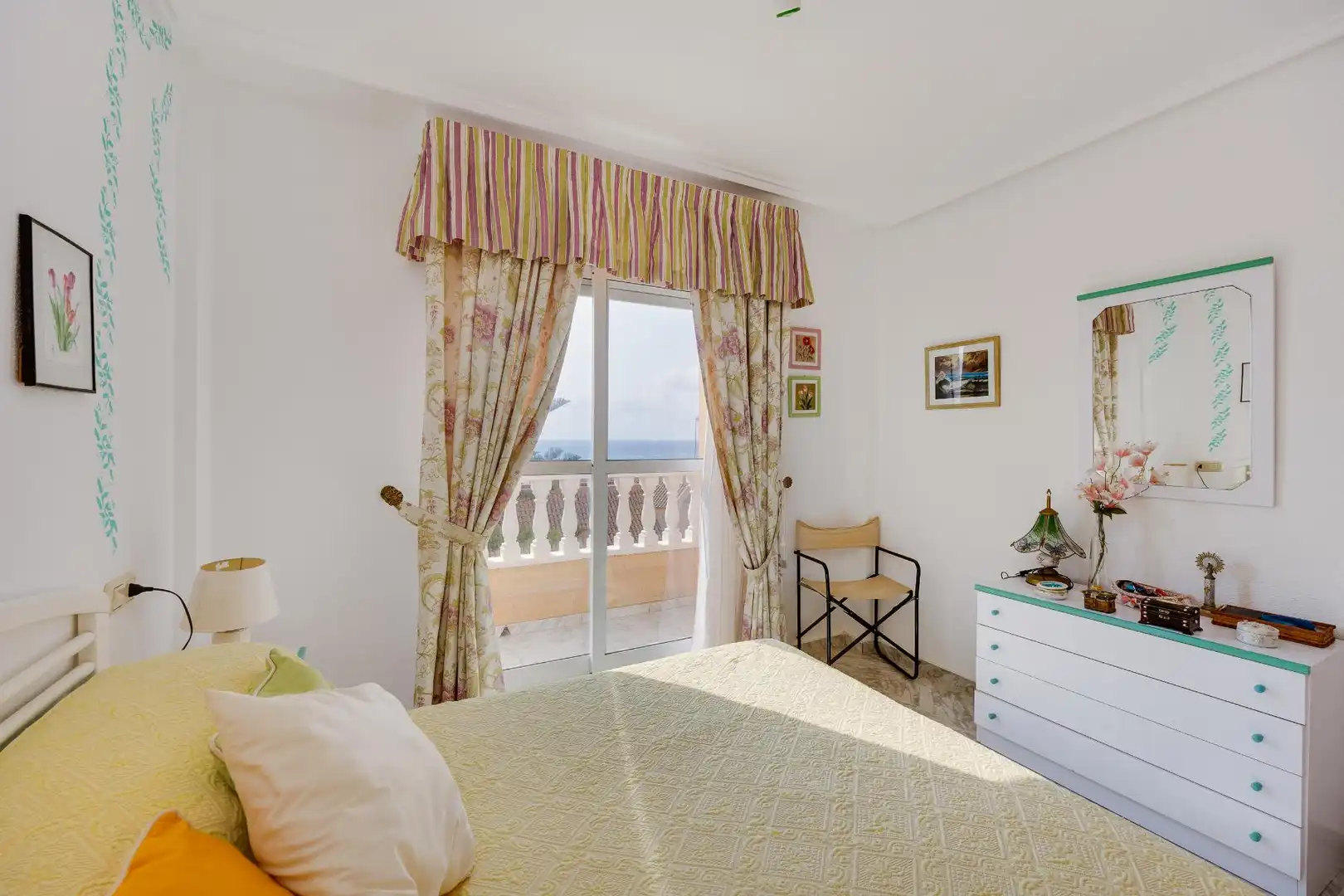 Dormitori de Apartament en venda en Torrevieja amb Piscina, Moblat i Rentadora