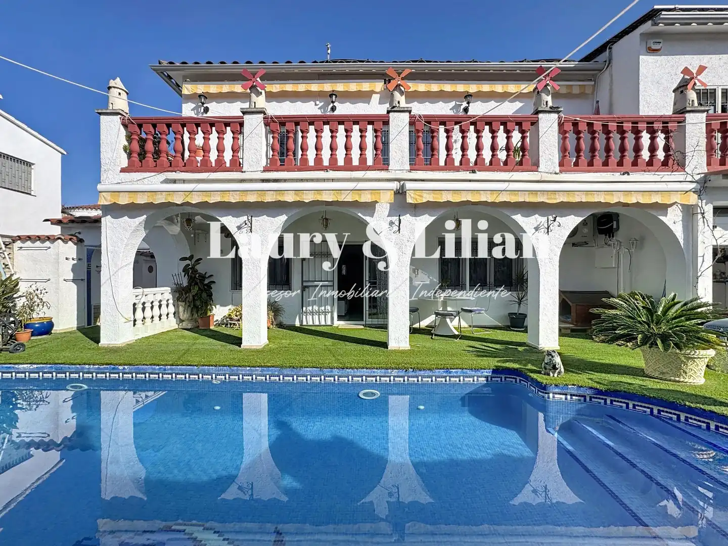 Vista exterior de Casa o chalet en venta en Empuriabrava con Aire acondicionado, Calefacción y Terraza