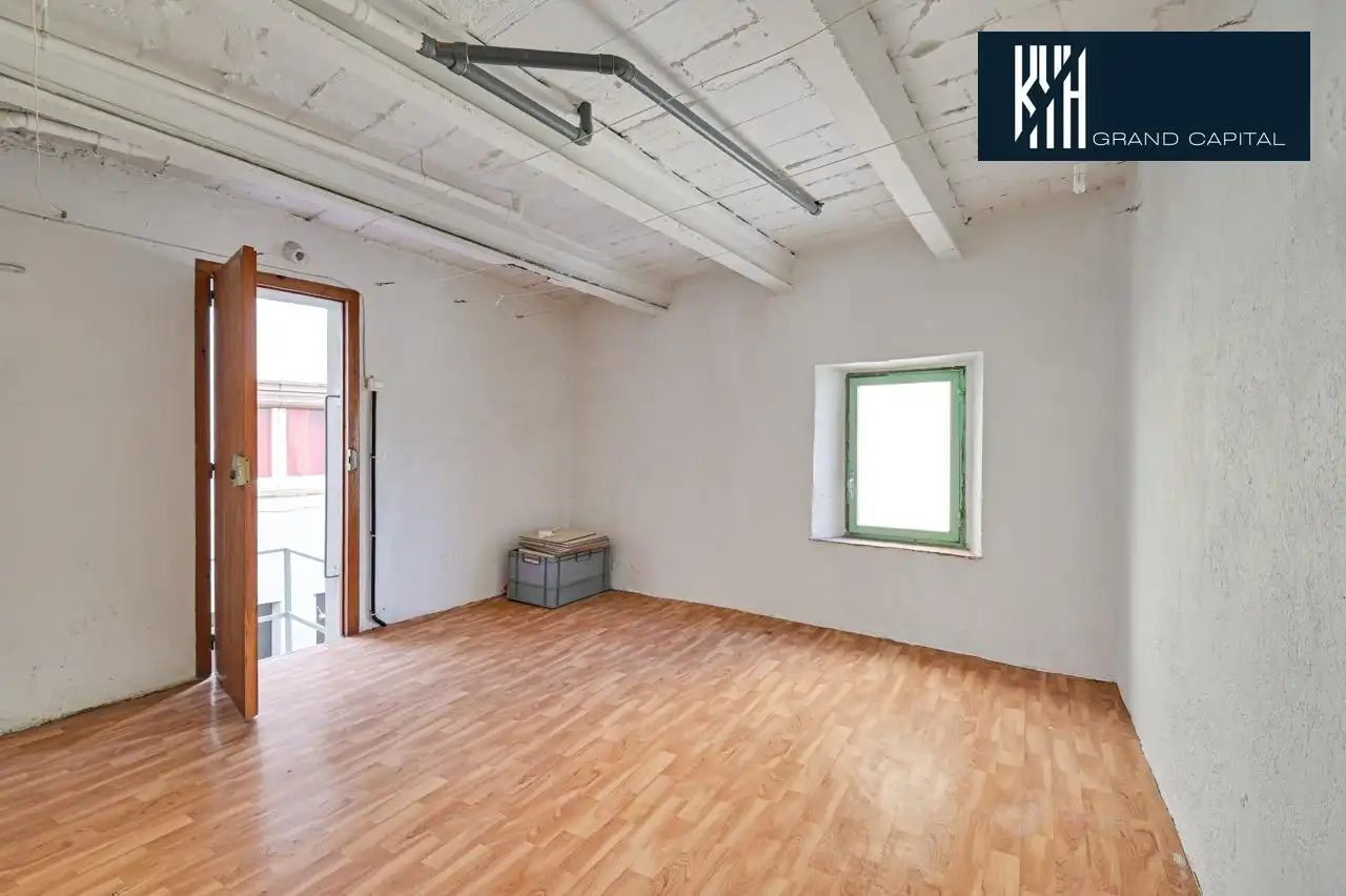 Wohnzimmer von Erdgeschoss zum Verkauf in Salt mit Heizung und Abstellraum