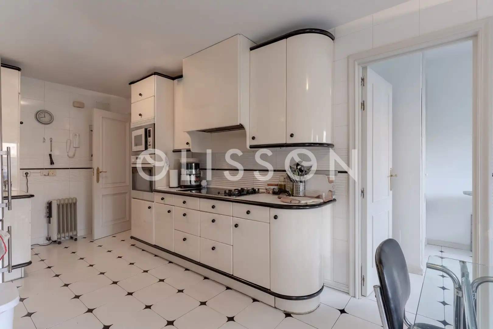 Cocina de Casa o chalet en venta en Madrid con Aire acondicionado, Calefacción y Jardín privado