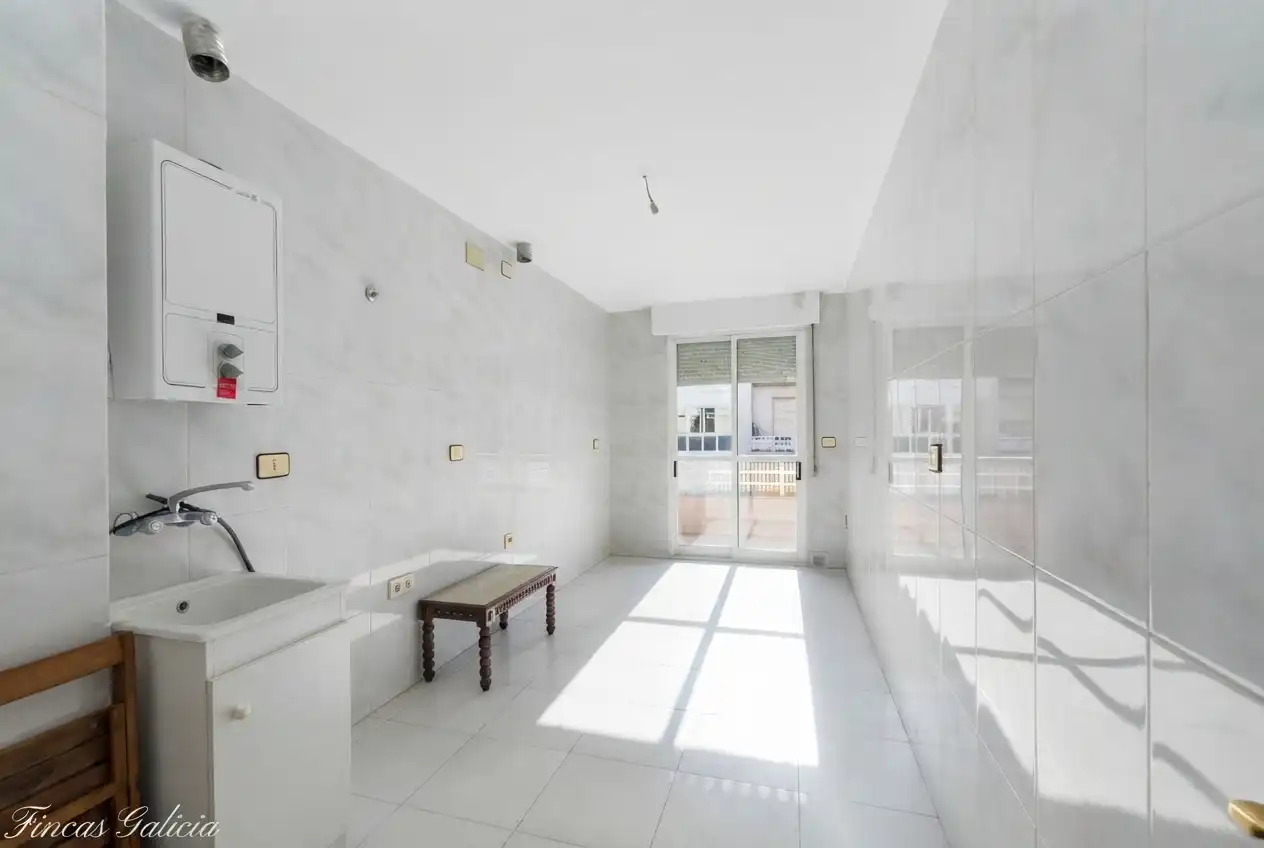Kitchen of Flat for sale in Verín  with Heating, Storage room and Balcony
