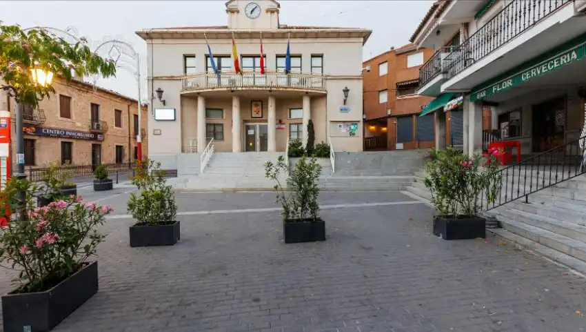 Vista exterior de Residencial en venta en El Molar (Madrid)